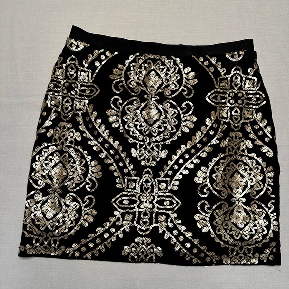 Forever 21. Black and white sequin mini skirt. Size M. - Picture 4 of 4